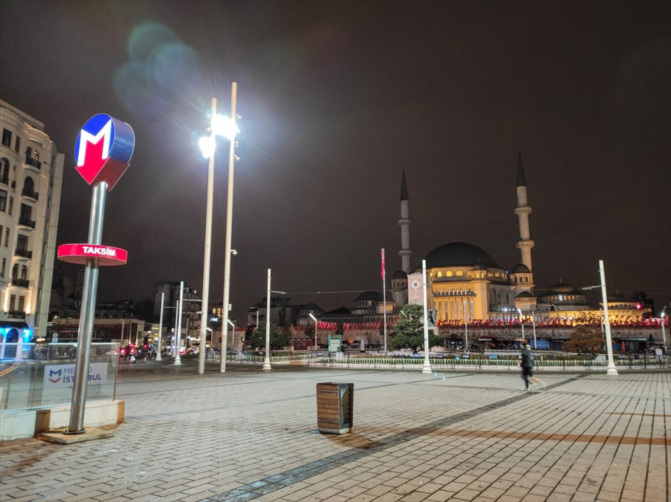 Istanbul Ve Eras Ulice Izgledaju Sablasno Policija Na Svakom Koraku