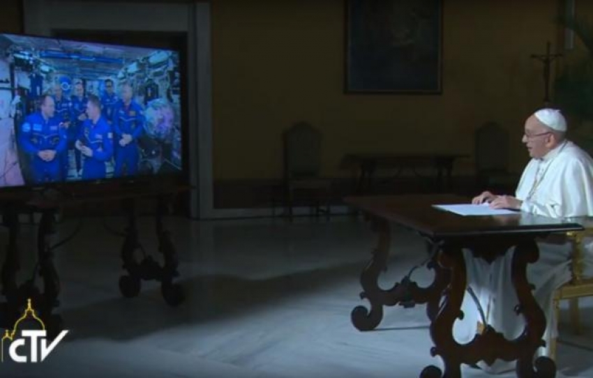 VIDEO: Papa Franjo ‘komunicirao sa svemirom’