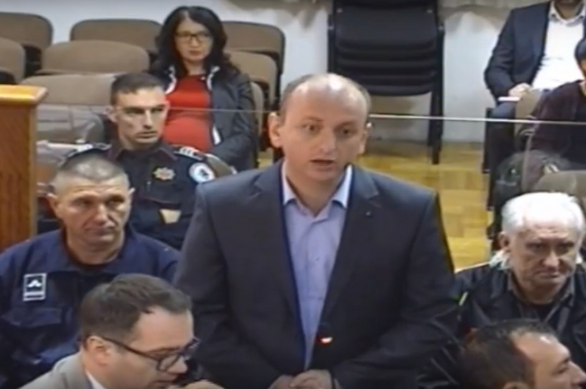 Knežević se požalio jer nije mogao da uđe u toalet zbog Katnića