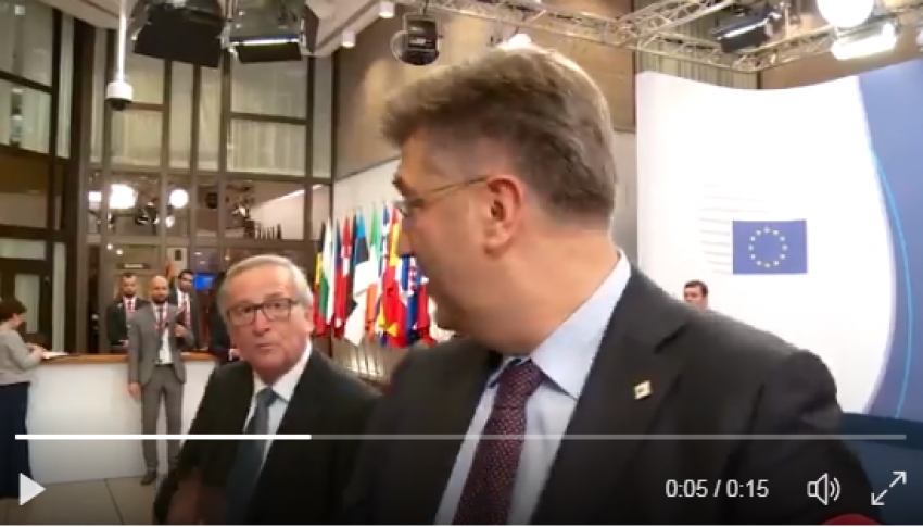 VIDEO: Zvaničnik EU uštinuo hrvatskog premijera, pa mu poslao poljubac!