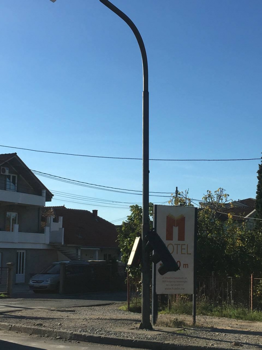 Vandali polomili semafor na Zabjelu