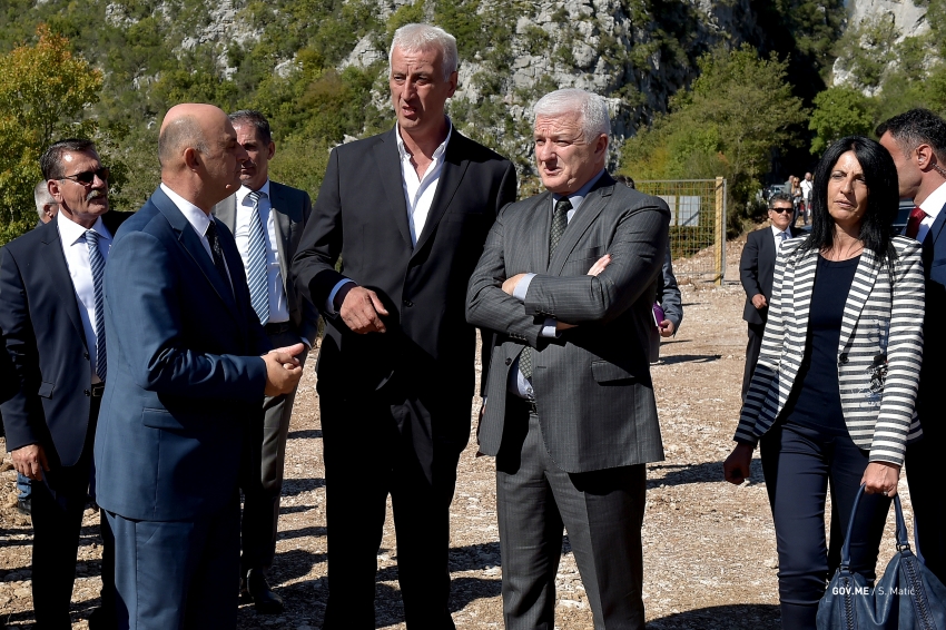 Premijer: Pitajte Konjevića ko je najviše novca iznio iz MA