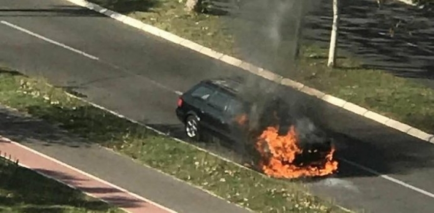 Zapaljen automobil u Bloku 5