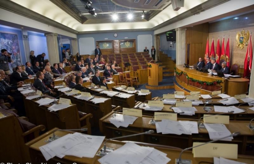 Godina opozicionog bojkota: Ista meta isto odstojanje