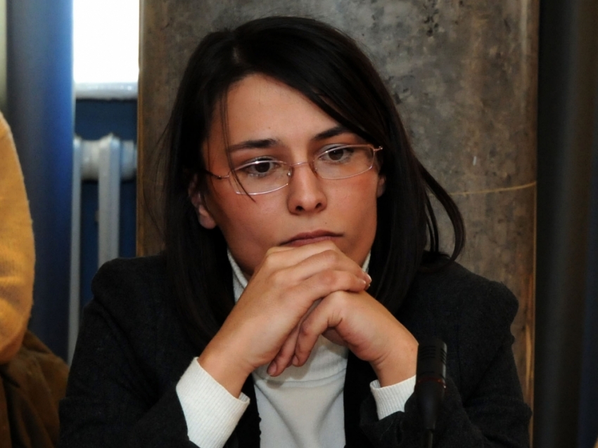 Vanju udarao čašom, a Nikolu čekićem