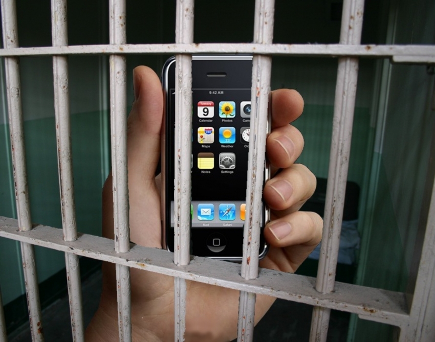 Spriječen unos 15 telefona u ZIKS: Mobilne krili u šporetu