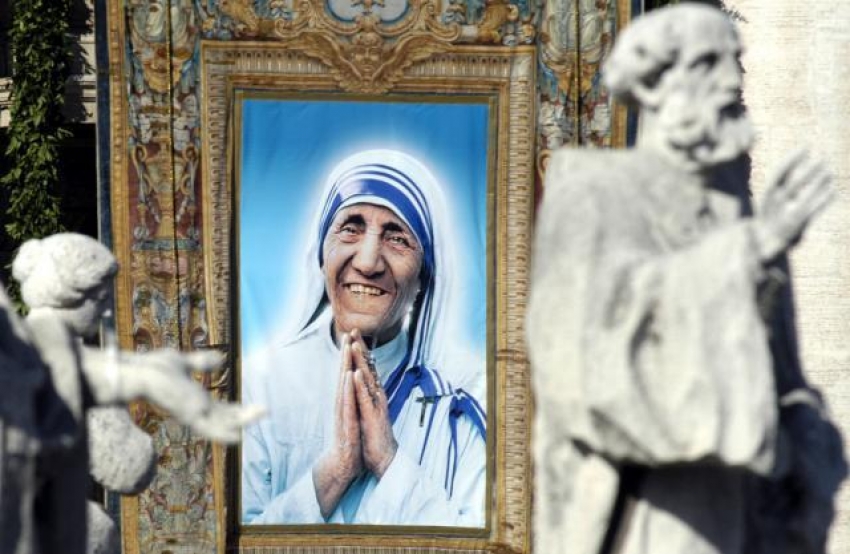 Svetica milionerka: Da je majka Tereza uzela svoj novac, banka Vatikana bi propala