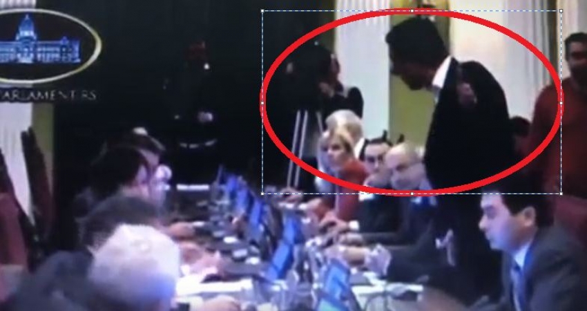 VIDEO – Kad nijesu Crnogorci, onda su Srbi: Poslanik mišem gađa kolegu