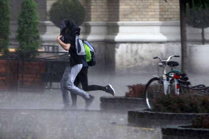 Crveni meteo alarm: Zatvorene škole na Cetinju, nevrijeme i na primorju