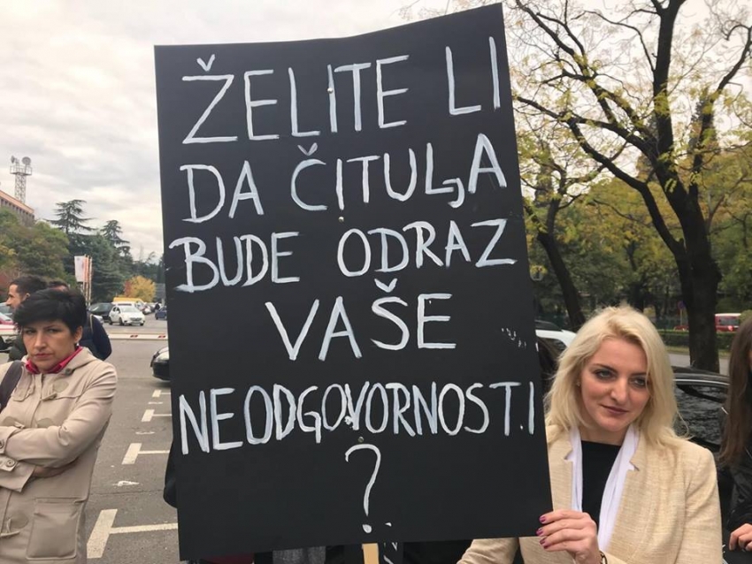 Na protestu zbog ubijene profesorice “šaka” ljudi: Da je mačka ubijena više bi naroda došlo
