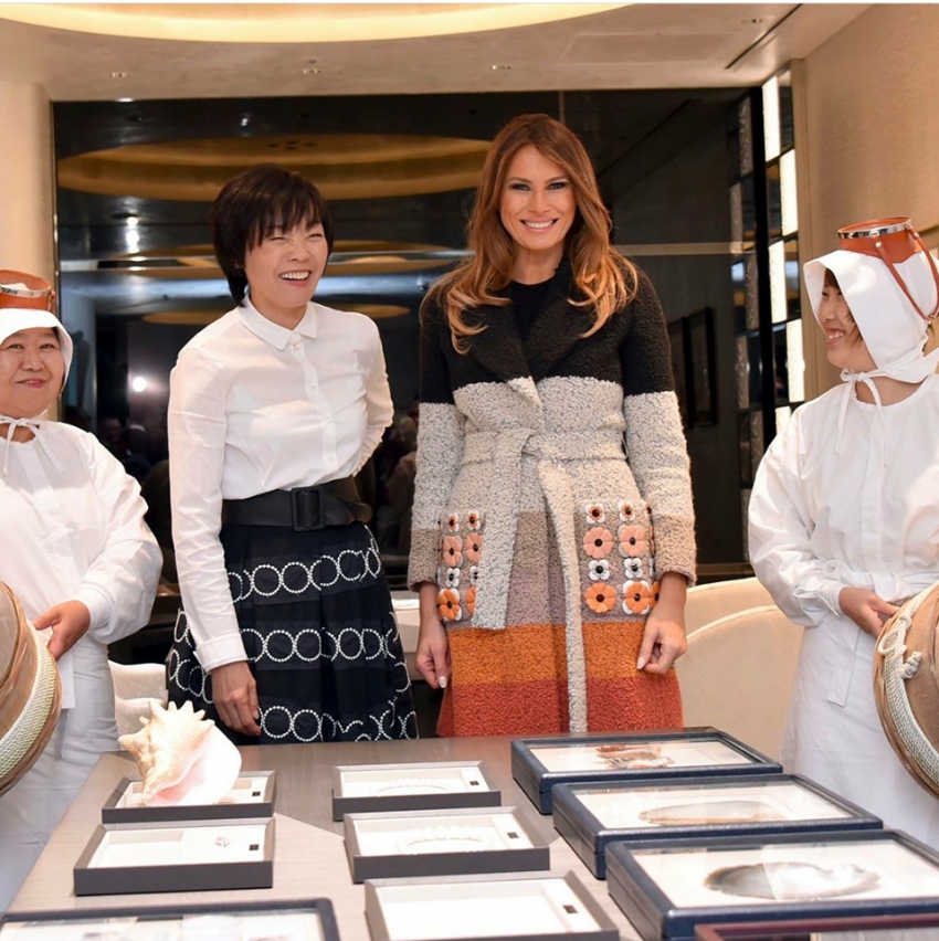 Za posjetu Japanu: Melanija u Fendi kaputu od 4.800 dolara!
