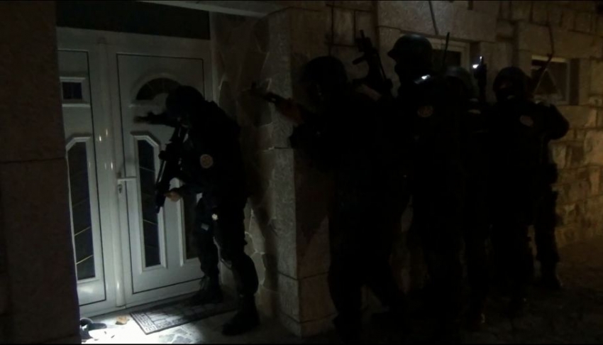 VIDEO: “Policija, otvori!” – OVAKO su uhapšeni osumnjičeni kriminalci u Boki, BK i DG!