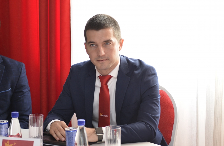 Demokrate: Lopov kaže ‘Držite lopova’ – Pešiću, kako je Vlahovićkoj u Rimu?