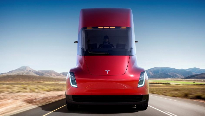 Tesla predstavio električni šleper koji razvije od nule do 100 za samo pet sekundi
