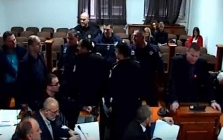 VIDEO – Zastiđe! Zbog uličarskih fora svi izbačeni, nit’ ima svjedoka nit’ optuženih
