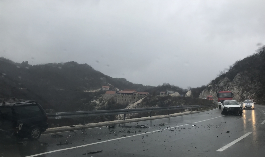 Udes na putu Cetinje – Podgorica, povrijeđena jedna osoba