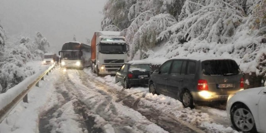 Nevrijeme ne zna je li vikend: Snijeg i kiša (ne)će sačekati ponedjeljak da sa Direktoratom MUP-a “prorade”