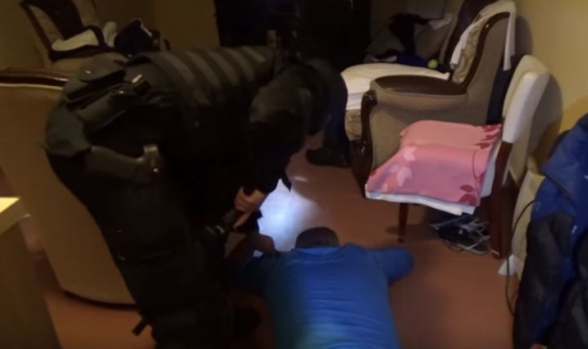 VIDEO – Da im riječ ne progovoriš: Ovako izgleda kad specijalci upadnu “Policija, otvaraj! Lezi dolje!”