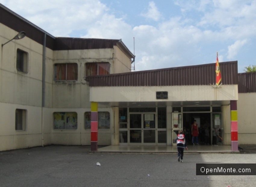 Policija provjerava ko je muškarac koji prati i uznemirava učenice “Radojice Perović”