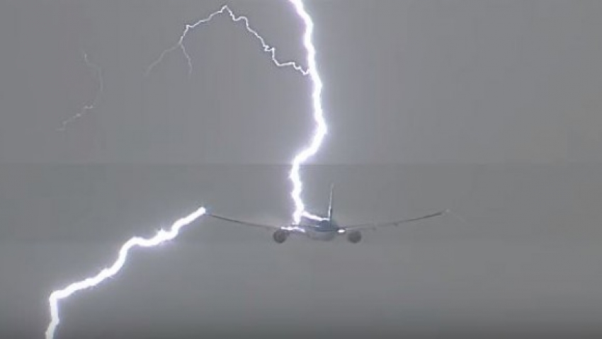 Grom udario u avion iznad Podgorice, uzbuna na aerodromu