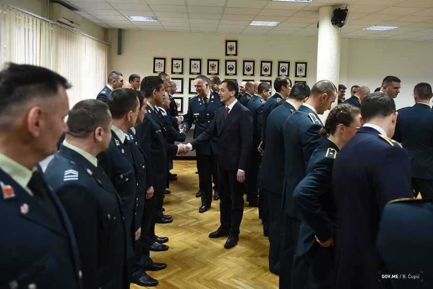 Unaprijeđeno 38 crnogorskih vojnika: Nije gest volje već posljedica rada