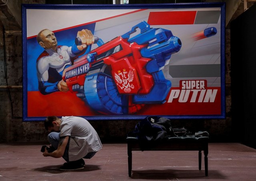 FOTO i VIDEO: Putin kao Supermen, jahač medvjeda, Deda Mraz…