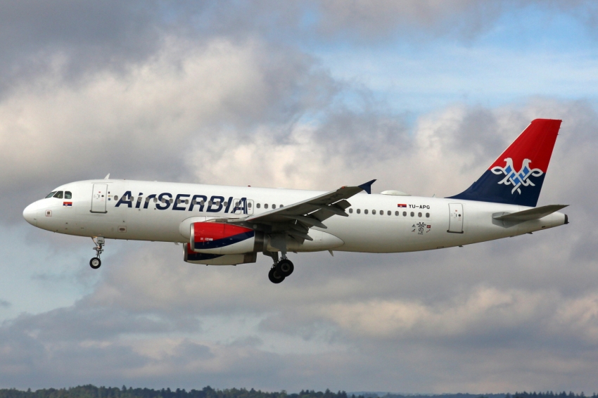 Avion Air Serbia ni noćas nije mogao da sleti na podgorički aerodrom, putnici ogorčeni