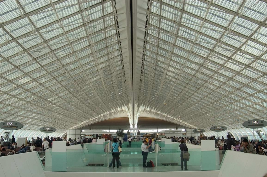 Savršen zločin: Beskućnik išetao sa 300.000 eura s pariskog aerodroma
