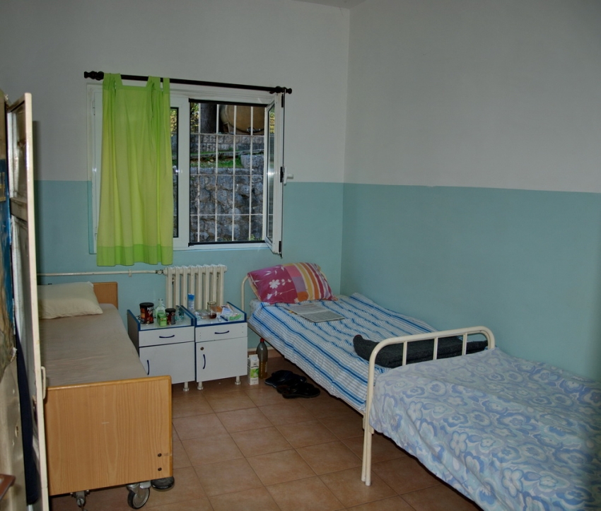 Medicinski tehničar u Dobroti udarao pacijente u zadnjicu i šamarao ih