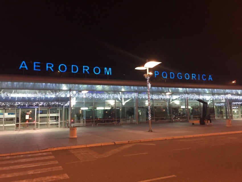 Inspektori priveli sumnjivog muškarca dok je izlazio sa aerodroma