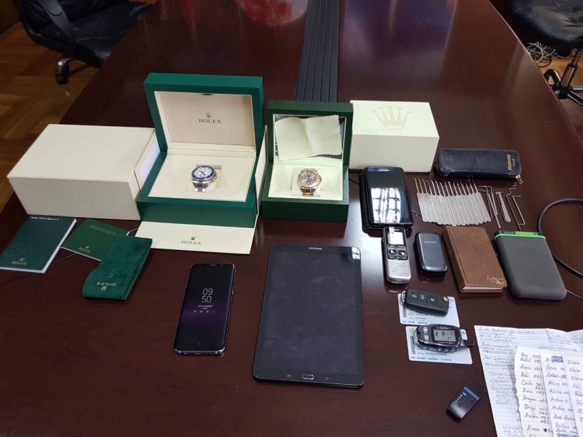 Pretresi policije u Kotoru, Tivtu i Herceg Novom: Zaplijenjeni skupocjeni satovi, oružje, municija, telefoni…