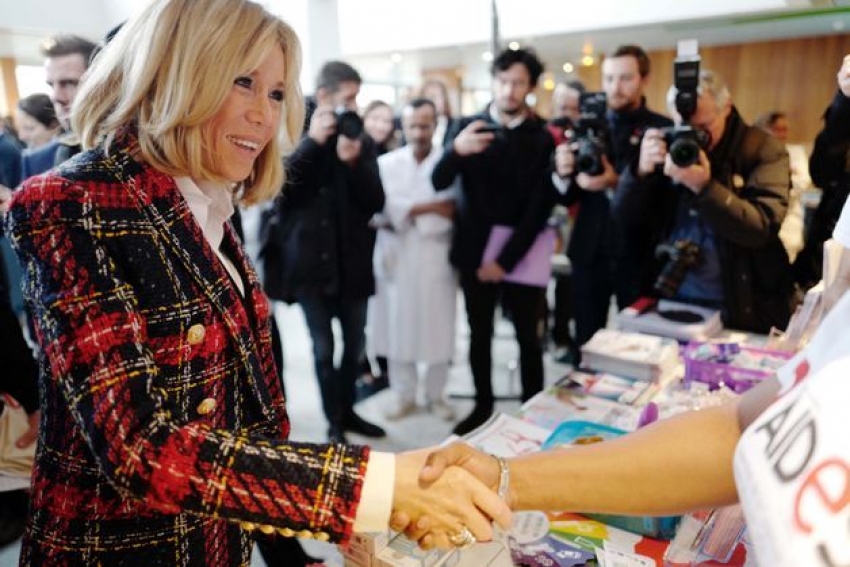 Ko nosi Balmain bolje od nje? Brigitte Macron u modernom blejzeru