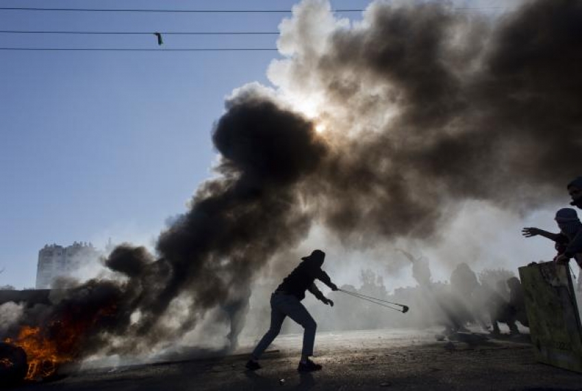 VIDEO – Iznenađenje za Palestince: Policija se infiltrirala među demonstrante pa otvorila paljbu