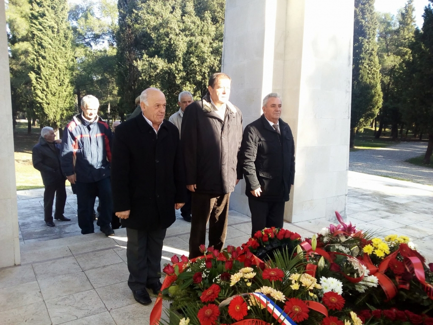 Delegacija SNP-a položila vijenac na Spomenik Partizanu borcu na Gorici