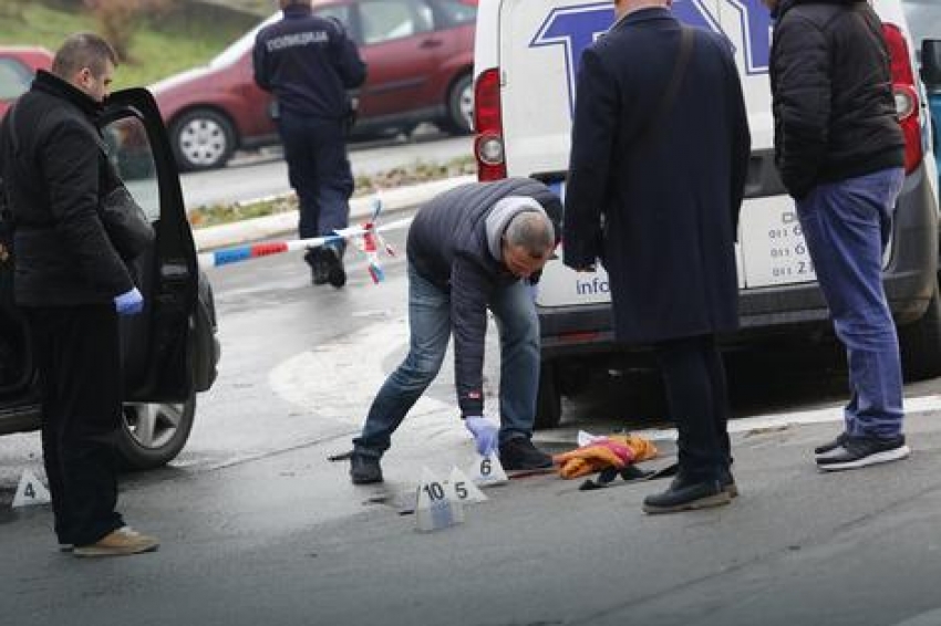Beograd: Pucao u ženu pa sebi u glavu
