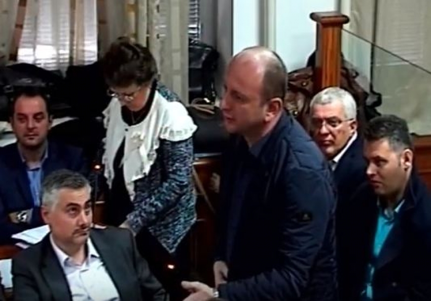 Kinđurenje i ljetnje cipelice: Knežević kaže da je Sinđelić uvrijedio Amfilohija