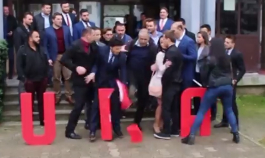 VIDEO: Bivši poslanik fizički nasrnuo na funkcionere GP URA u Ulcinju