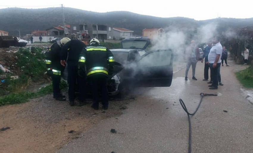 Bar: Zapalio se automobil, nema povrijeđenih