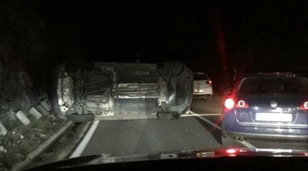 Prevrnulo se auto kod Nikšića, nema povrijeđenih