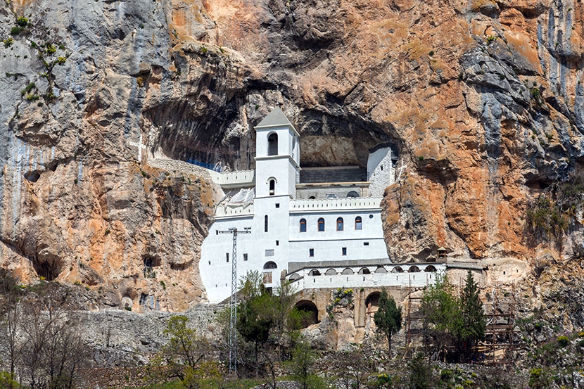 Ovi političari, novinari, akademici i umjetnici žele da SPC vrati crkve i manastire državi Crnoj Gori