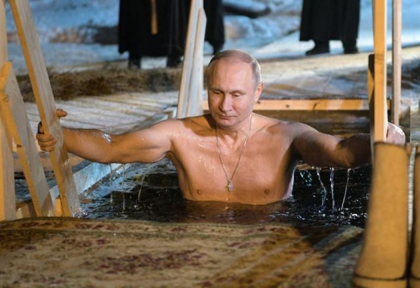 VIDEO: Putin na -6 zaronio u ledeno jezero