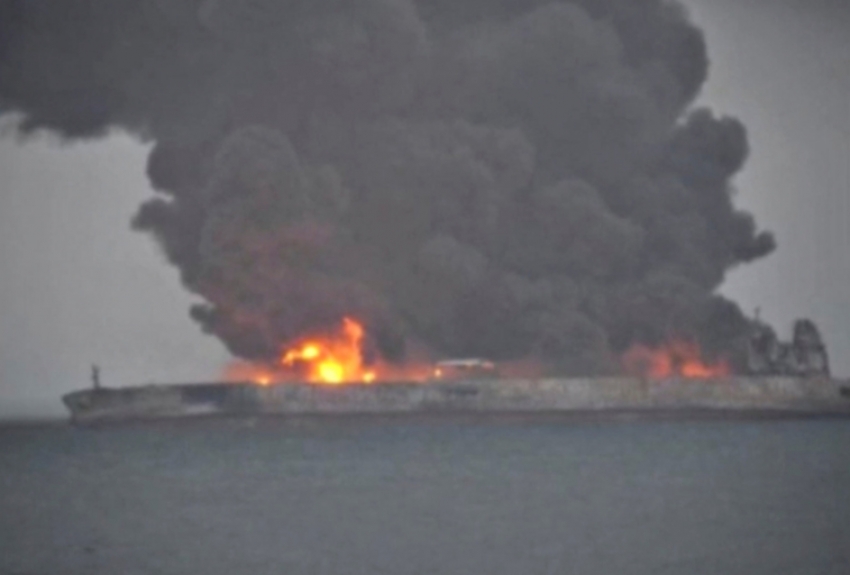 VIDEO: Iranski tanker gori, mogao bi da eksplodira