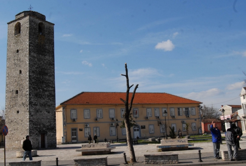 Radovi na Sat kuli i Trgu Bećir bega Osmanagića još nijesu završeni što je obaveza izvođača