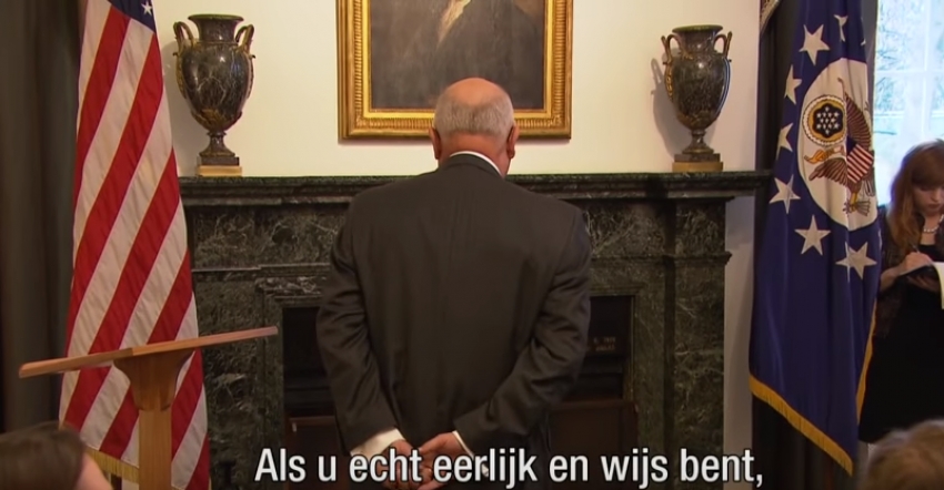 VIDEO – Skandal američkog ambasadora u Holandiji: Ignorisao novinare pa im okrenuo leđa