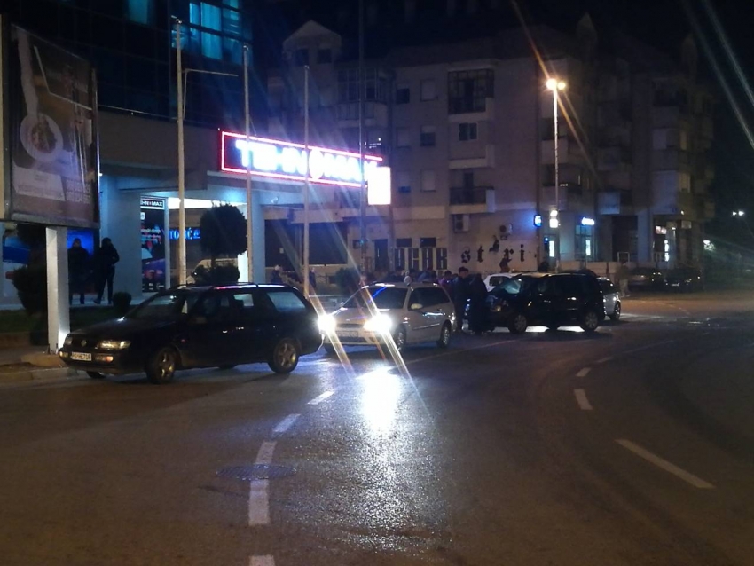 VIDEO i FOTO – Dvoje lakše povrijeđeno u udesu na Starom Aerodromu