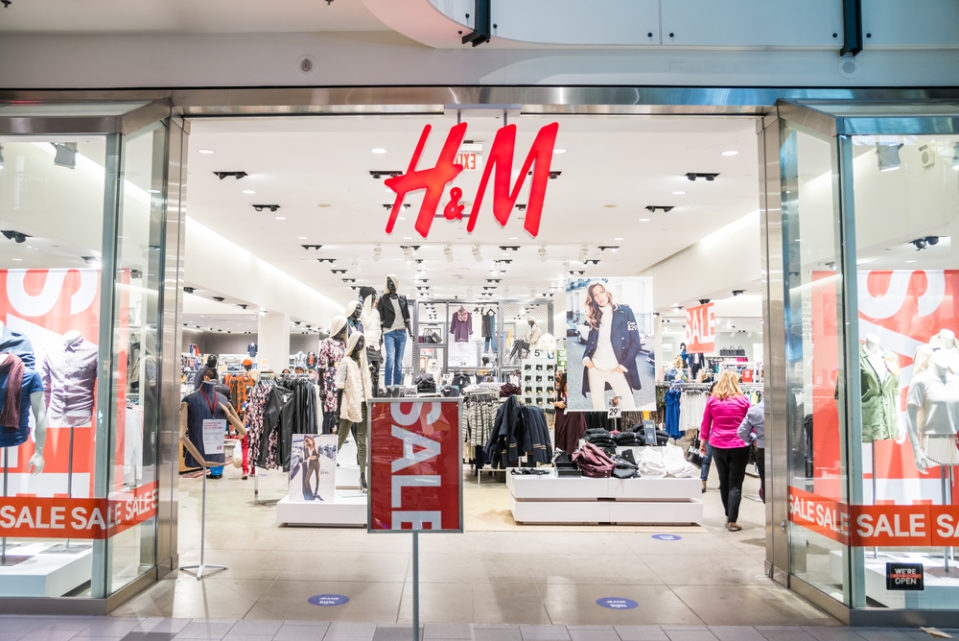 Novi skandal H&M-a: Lego čikica i Alah na dječjim čarapama