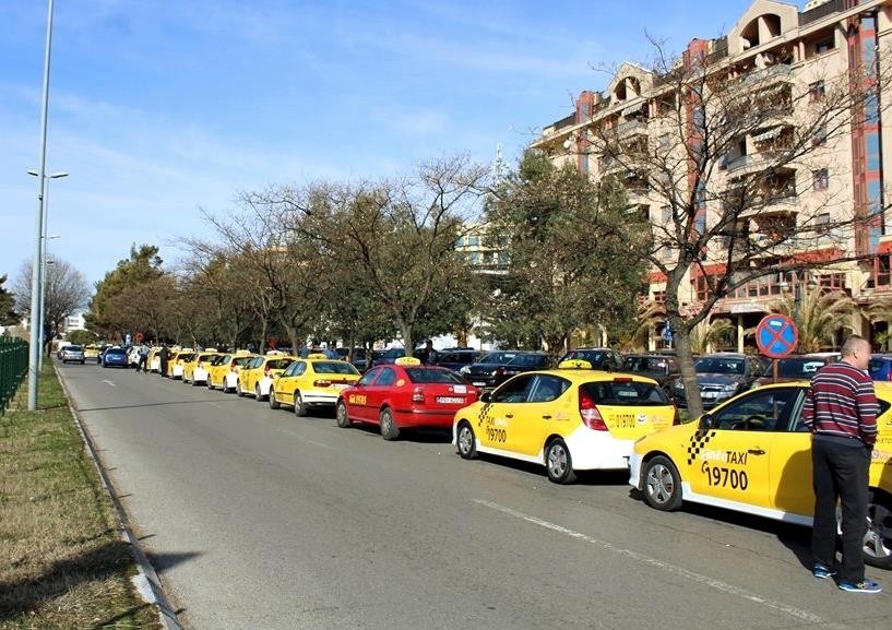 Mnogi taksisti u Podgorici i dalje rade “na divlje”