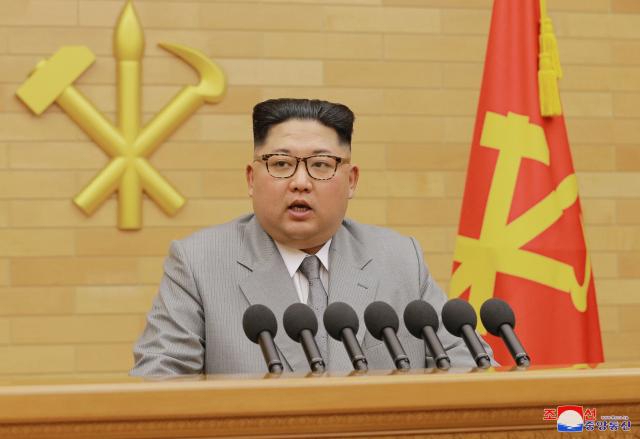 FOTO – “Zombi nacija”: Kim ih navodno ubije, a oni “ožive”