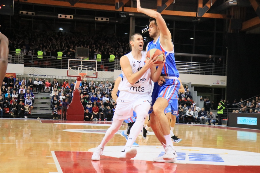 Partizan prati Mornar