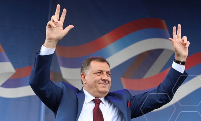 Dodik: Republika Srpska je država, zato raširite zastave